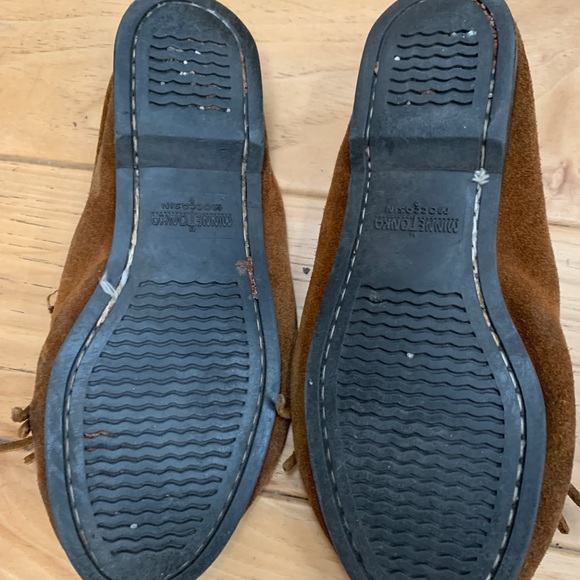 Minnetonka brown moccasin - Picture 3 of 3